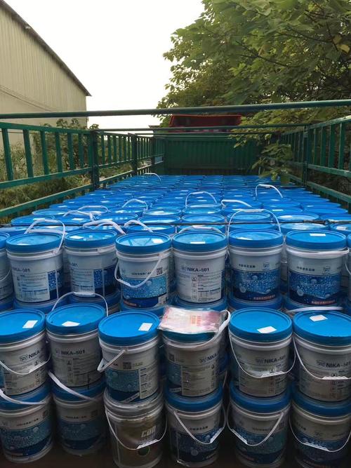 特价防水涂料选购指南 屋顶补漏与911聚氨酯全解析